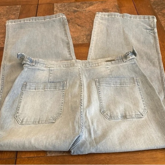 Carve Designs EUC Size 10 High-Rise Coin Pocket Wide Leg Jeans - Picture 5 of 12